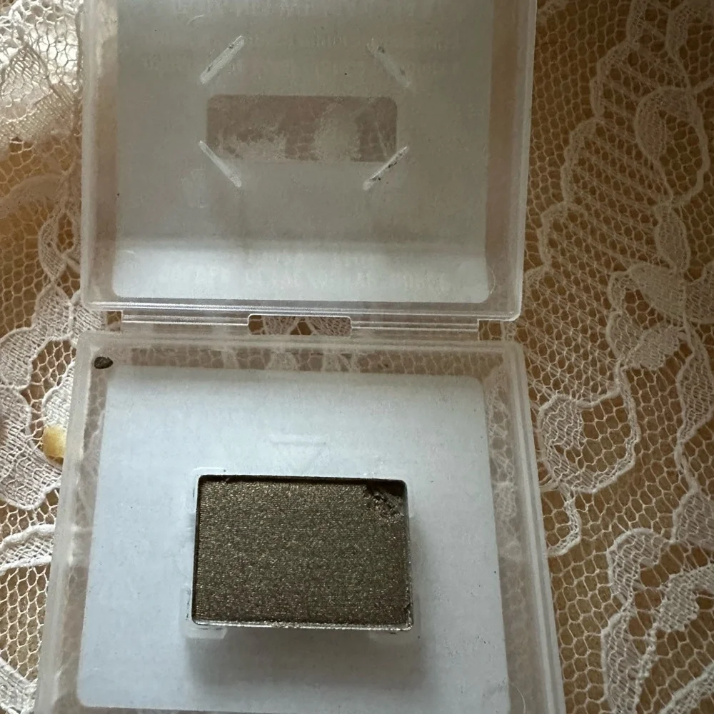 Mary Kay Mineral Eye Color in Golden Olive ⚠️ Chipped see photos